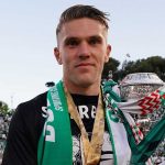 Victor Gyokeres mengangkat trofi Portuguese Cup
