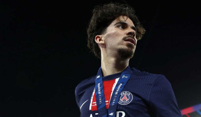 Vitinha dalam perayaan gelar juara Liga Champions
