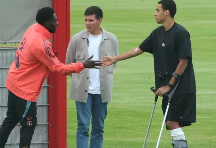 Alphonso Davies dan Jamal Musiala di Kamp Latihan Bayern Munchen