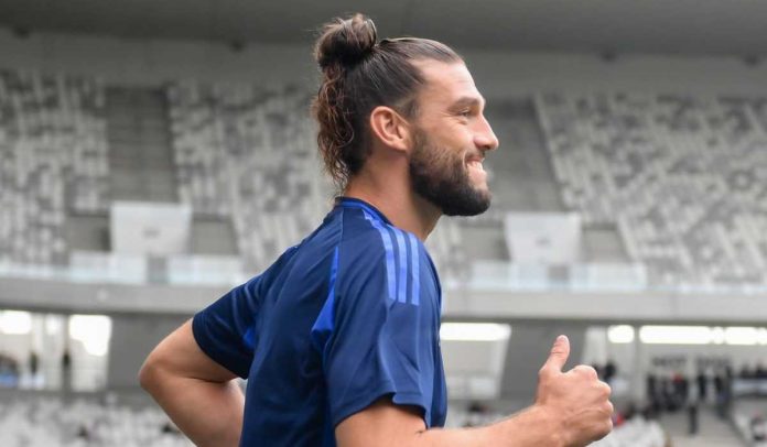 Andy Carrol dalam persiapan menuju laga Girondins Bordeaux v Chateaubriant Voltig