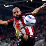 Bryan Mbeumo mengontrol bola di laga Brentford vs ASton Villa