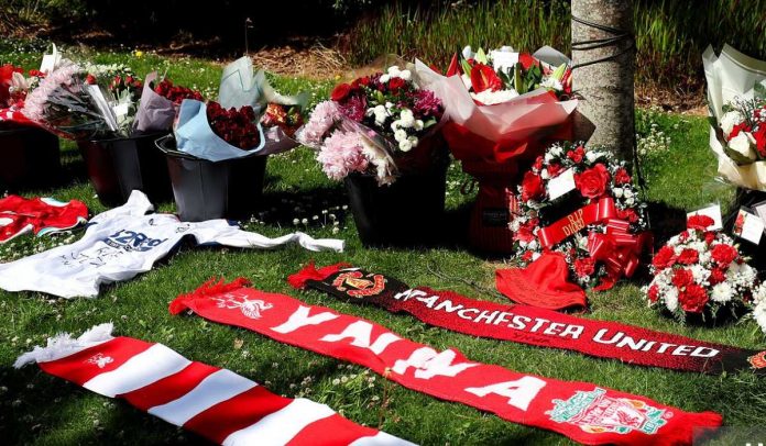 Bunga duka kematian Diogo Jota di sekitar Anfield