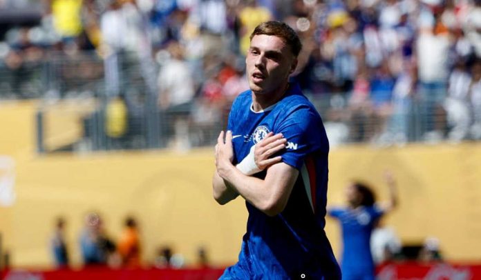 Cole Palmer merayakan golnya ke gawang PSG