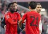 Davies dan Ito dalam sebuah laga Bayern Munchen