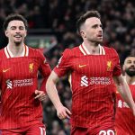 Diogo Jota merayakan gol bersama Curtis Jones dan Mohames Salah