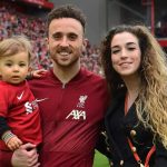 Diogo Jota saat bersama istri dan anaknya