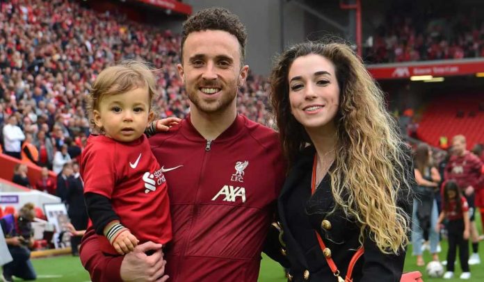 Diogo Jota saat bersama istri dan anaknya