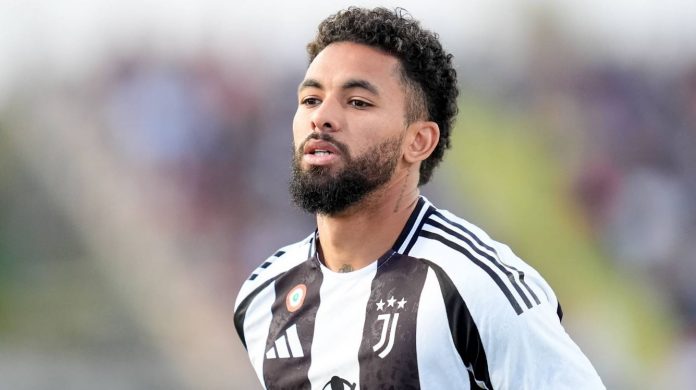 Douglas Luiz pemain Juventus