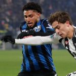 Ederson mencoba menghentikan aksi Kenan Yildiz