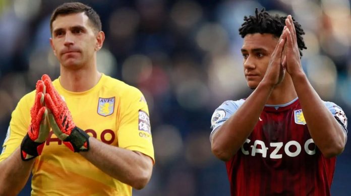 Emiliano Martinez dan Ollie Watkins pemain Aston Villa