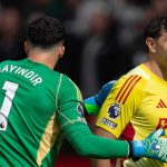 Emiliano Martinez dihibur Altay Bayindir usai terima kartu merah