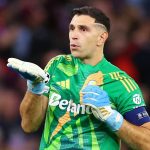 Emiliano Martinez pemain Aston Villa