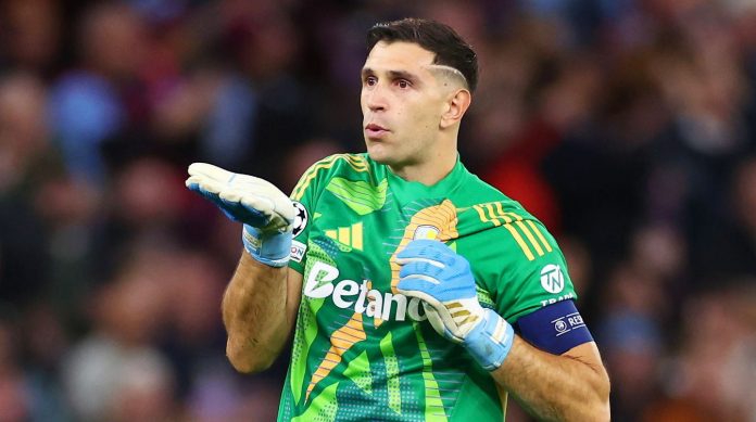 Emiliano Martinez pemain Aston Villa