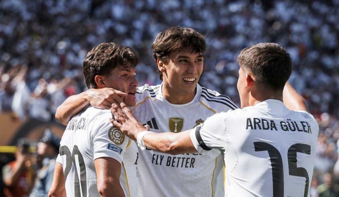 Gonzalo Garcia ikut merayakan gol Fran Garcia