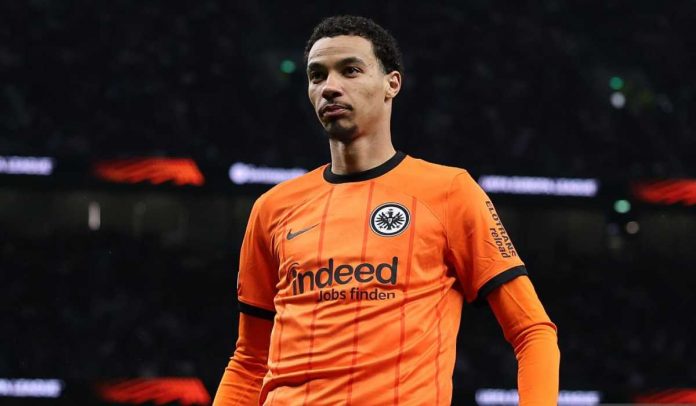 Hugo Ekitike merayakan gol ke gawang Tottenham