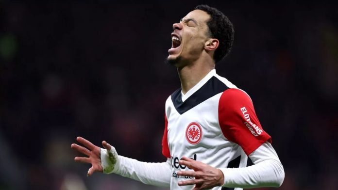 Hugo Ekitike pemain Eintracht Frankfurt