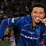Jadon Sancho merayakan trofi Liga Konferensi Eropa