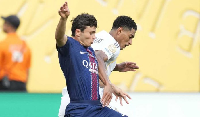 Joao Neves berebut bola dengan Jude Bellingham