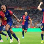 Jules Kounde dalam sebuah laga Barcelona