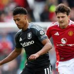 Ollie Watkins menguasai bola dikawal Harry Maguire