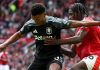Ollie Watkins pertahankan bola dari gangguan Ayden Heaven'