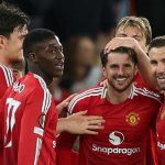 Para pemain Manchester United merayakan gol Mason Mount