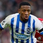 Pervis Estupihan di laga Manchester United vs Brighton