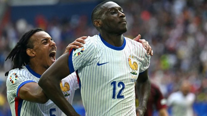 Randal Kolo Muani bintang PSG
