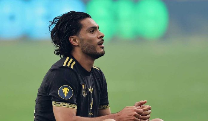 Raul Jimenez rayakan gol dengan penghormatan untuk Diogo Jota