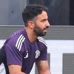 Ruben Amorim mengawasi skuadnya di laga Manchester United vs West Ham