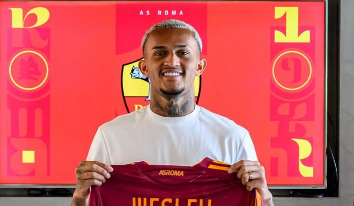 Wesley diperkenalkan sebagai pemain baru AS Roma