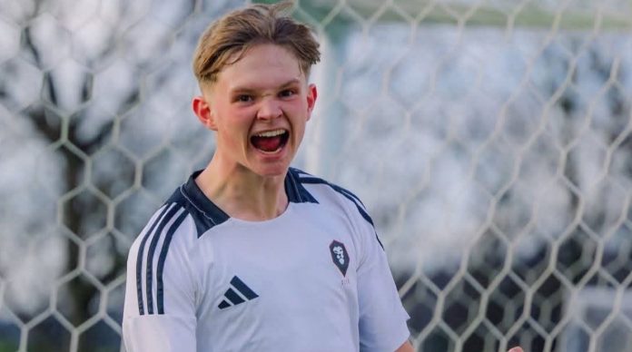 Will Wright bintang muda Salford City