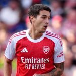 Aksi Jakub Kiwior di laga Arsenal vs Villarreal di laga persahabatan