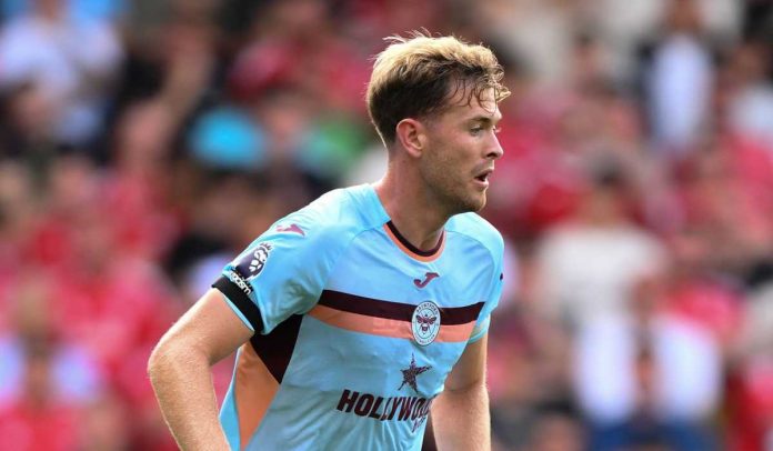 Aksi Nathan Collins di laga Nottingham Forest v Brentford