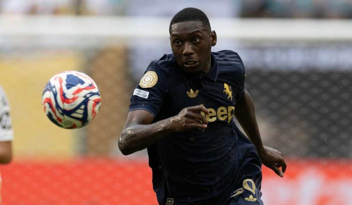 Aksi Randal kolo Muani di laga Real Madrid vs Juventus