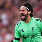 Alisson Becker merayakan kemenangan Liverpool atas Bournemouth