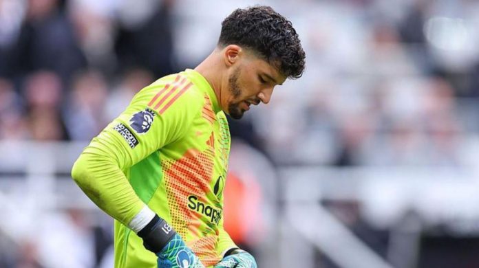 Altay Bayindir pemain Manchester United