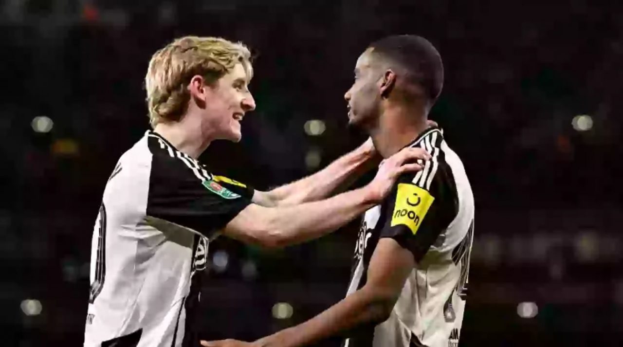 Anthony Gordon dan Alexander Isak pemain Newcastle United