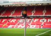 Bendera corner kick Manchester United di Old Trafford