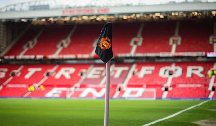 Bendera corner kick Manchester United di Old Trafford