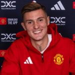 Benjamin Sesko menandatangani kontrak di Manchester United