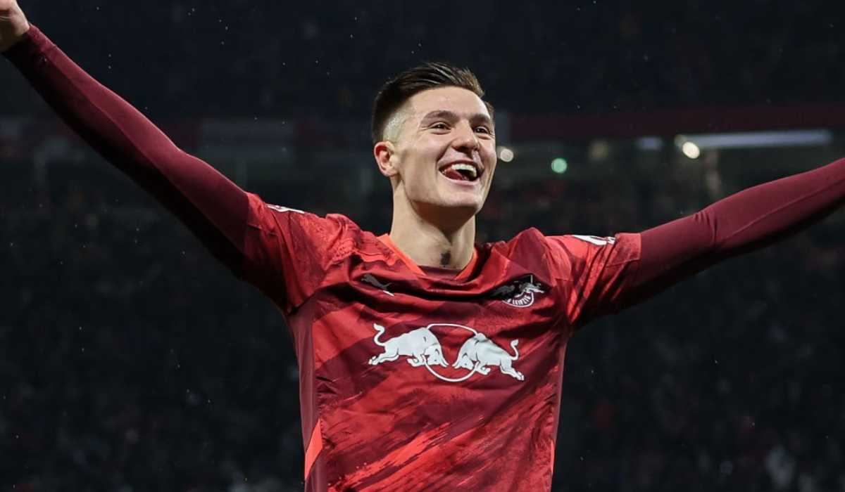 Benjamin Sesko merayakan golnya untuk RB Leipzig