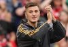 Benjamin Sesko saat diperkenalkan ke publik Old Trafford