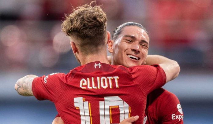 Darwin Nunez dan Harvey Elliot merayakan gol bersama