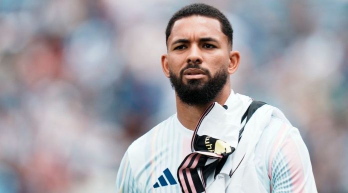 Douglas Luiz gelandang Juventus