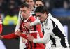 Dusan Vlahovic berebut bola dengan Filippo Terracciano