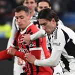 Dusan Vlahovic berebut bola dengan Filippo Terracciano