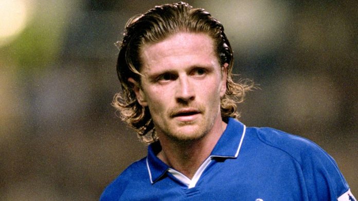 Emmanuel Petit mantan pemain Chelea.jpg