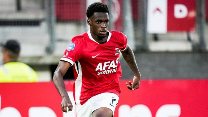 Ernest Poku pemain Bayer Leverkusen