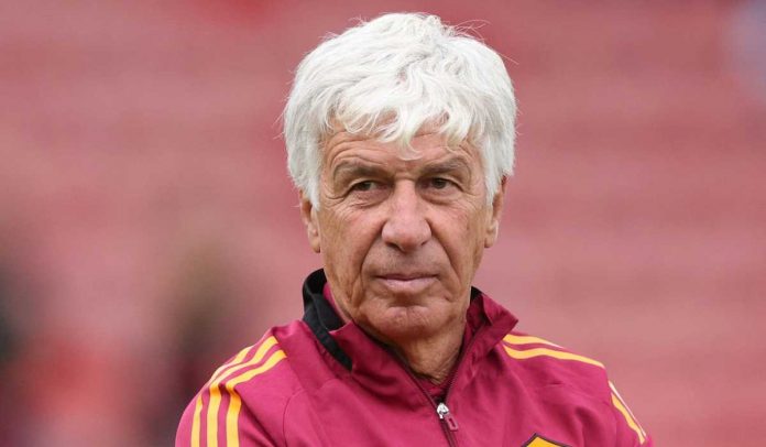 Gian Piero Gasperini mengawasi anak-anak asuhnya di AS Roma